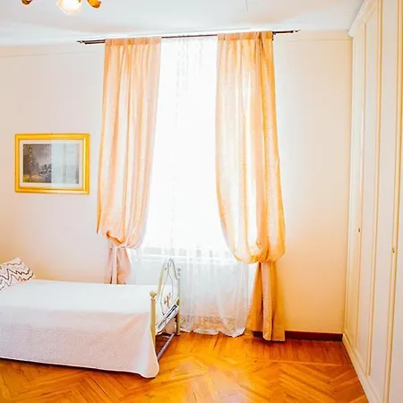 Sleeps 17 With Pool And Air Con Apartment