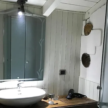 Sleeps 17 With Pool And Air Con Como