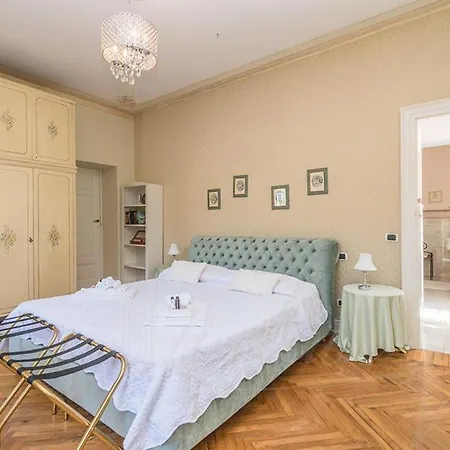 Apartment Sleeps 17 With Pool And Air Con Como