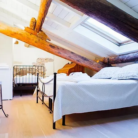 Sleeps 17 With Pool And Air Con Apartment Como