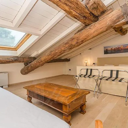 Sleeps 17 With Pool And Air Con Apartment