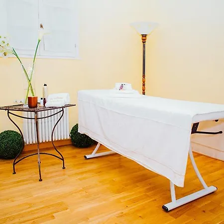 Sleeps 17 With Pool And Air Con Apartment *